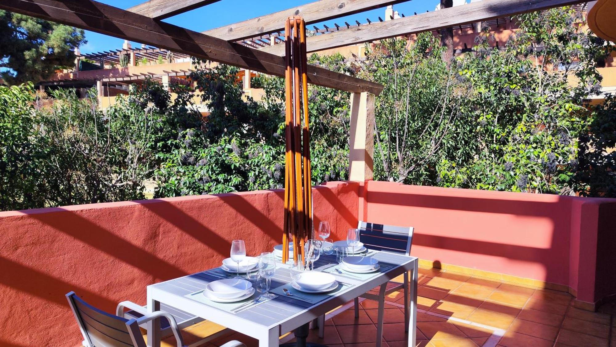 Pinogolf Elviria With Free Parking, Wifi, Pool And Large Terrace Apartemen *